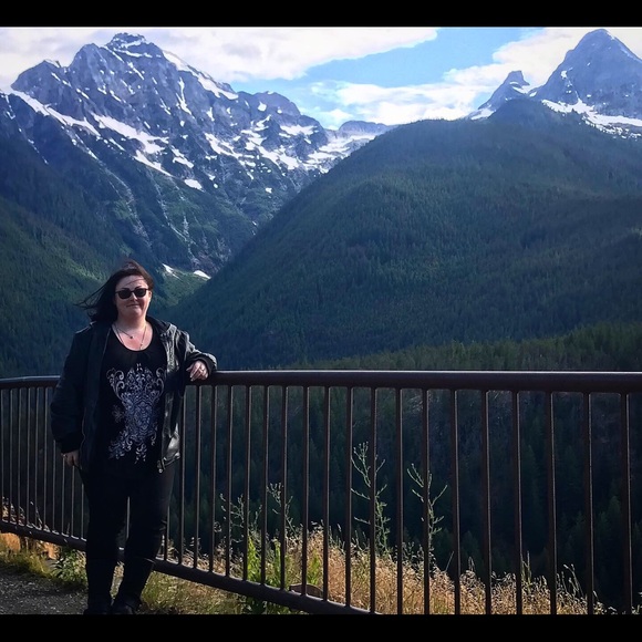 Meet your Posher, Carlee - Picture 1 of 1